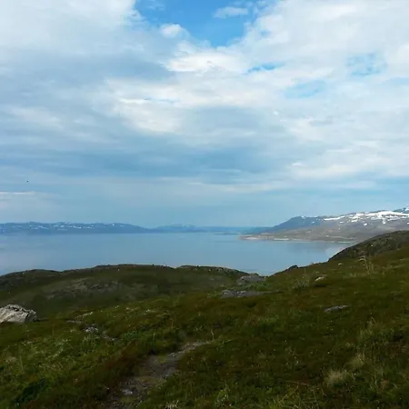 In Stunning Surroundings In Neverfjord * Hammerfest